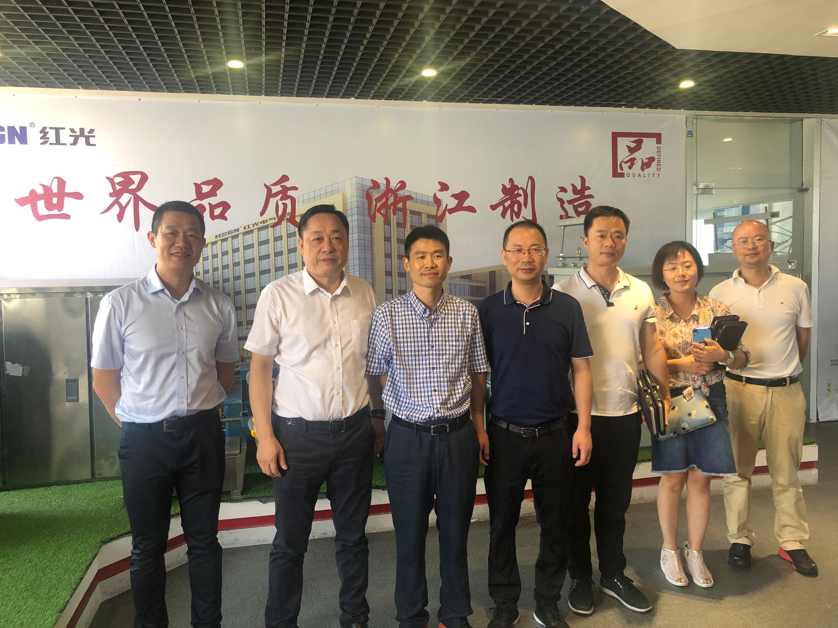 国家电力器材产品清静性能质量监视磨练中心执行董事、党委书记钟晖一行 莅临正点游戏调研