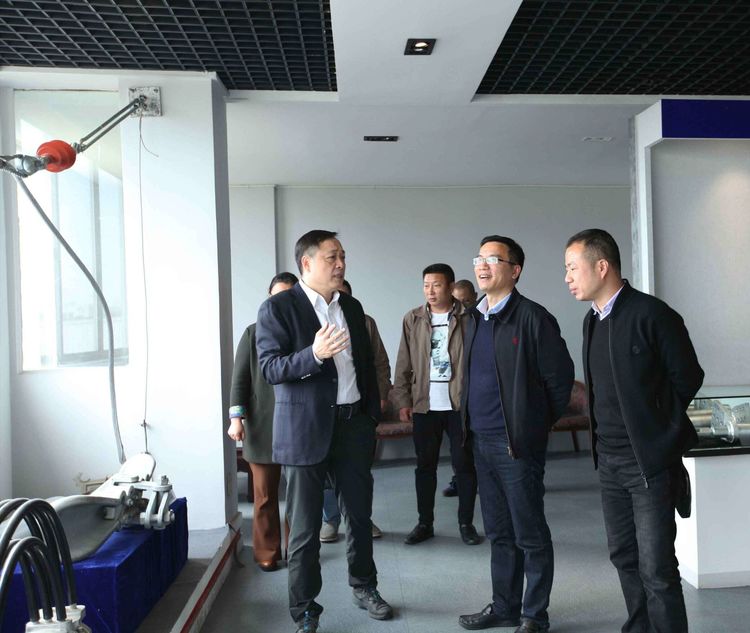 温州市统计局党组副书记、副局长陈孝金贴身向导正点游戏电气集团生长