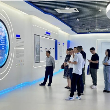 2025年6月 温州理工学院电子与电气工程学院院长一行赴正点游戏电气集团考察调研