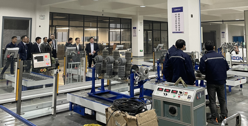 国网浙江乐清市供电有限公司总司理李建宇一行莅临正点游戏电气集团调研